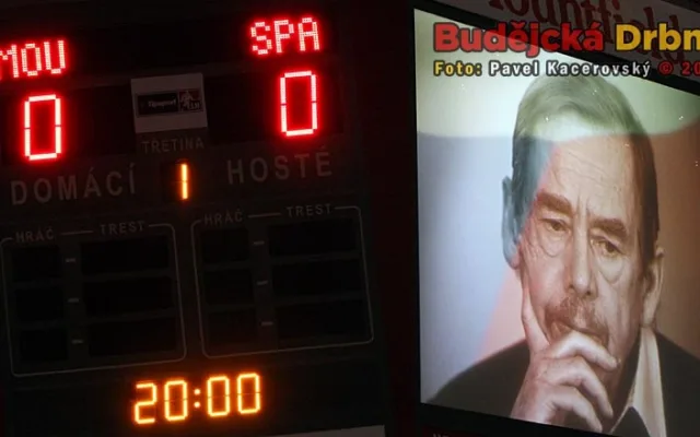Také Budvar aréna zavzpomínala minutou ticha na zesnulého exprezidenta Václava Havla