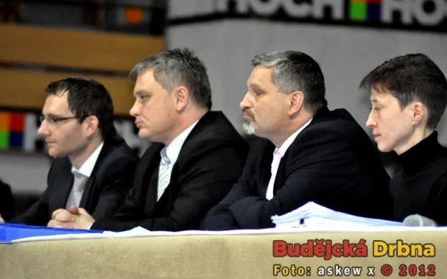 Radní Petr Podhola, Miroslav joch, kamil calta a zástupkyně Foster Bohemia Z.Guschlová