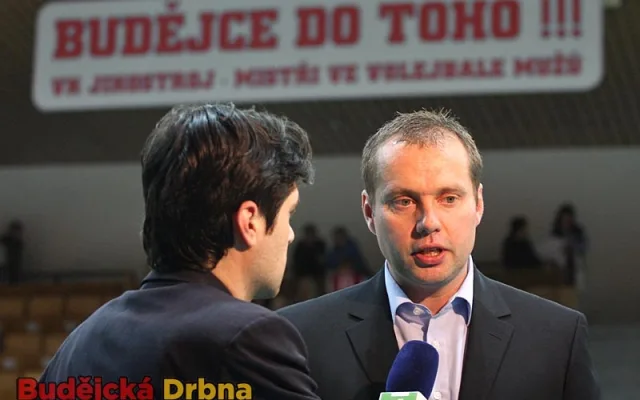 Trenér Jihostroje Jan Svoboda při pozápasovém rozhovoru