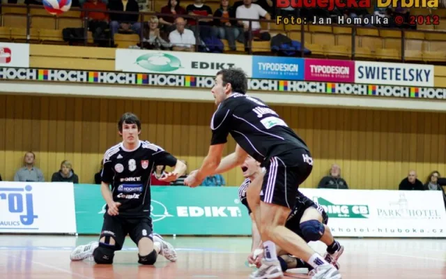 Zmatek v příjmu. Zleva Habr, Sukuba a Fila