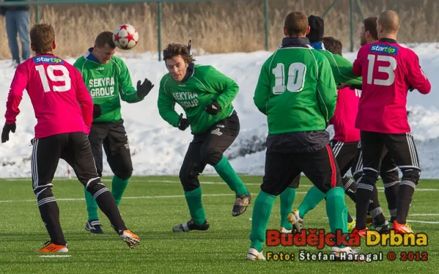 Krumlovský Václav Beránek v jedné z mála šancí Českého Krumlova v prvním poločase