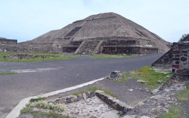 Teotihuacan - pyramida slunce