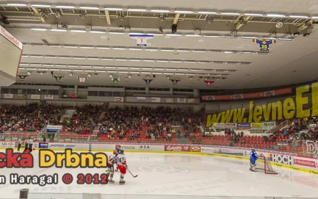 Budvar aréna byla slušně zaplněna, přišlo 1550 diváků