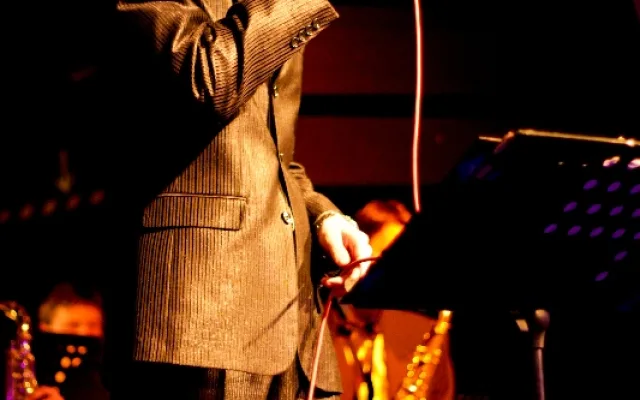 Jan Kopečný společně s Rozhlasovým swingovým orchestrem Václava Hlaváče