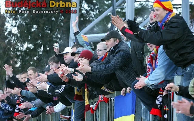 Fanoušci Sparty zdraví Tomáše Řepku