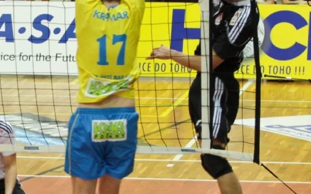 Filip Kramar blokuje smeč Andyho Rojase