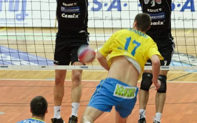 Úspěšný blok Smrčky a Michálka proti útoku Kramara