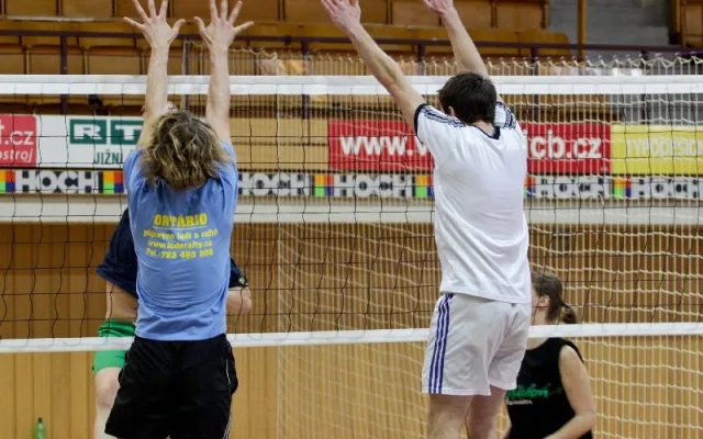 Blok Pinďourů proti útoku Kocobalu