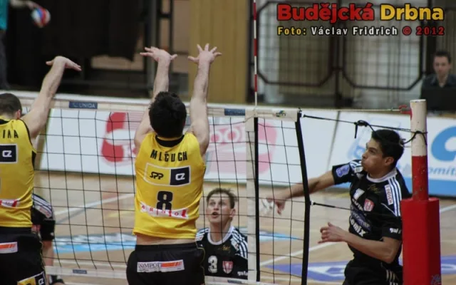 Andy Rojas útočí