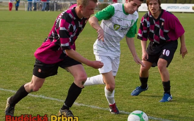 Roudenský Lovička mezi Jonášem (vlevo) a Lukášem Adamem