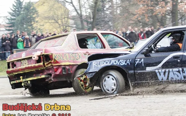 Jedna z mnoha srážek na trati