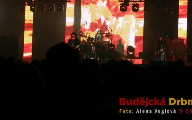 Koncert kapely Wanastowi Vjecy v Budějcích