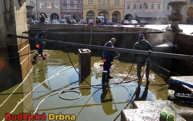 Čištění Samsonovy kašny
