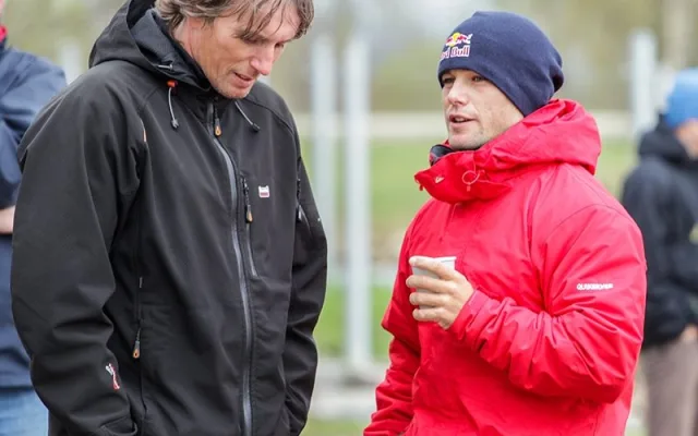 Nadějný kajakář Vavřinec Hradilek se svým trenérem Milanem Říhou