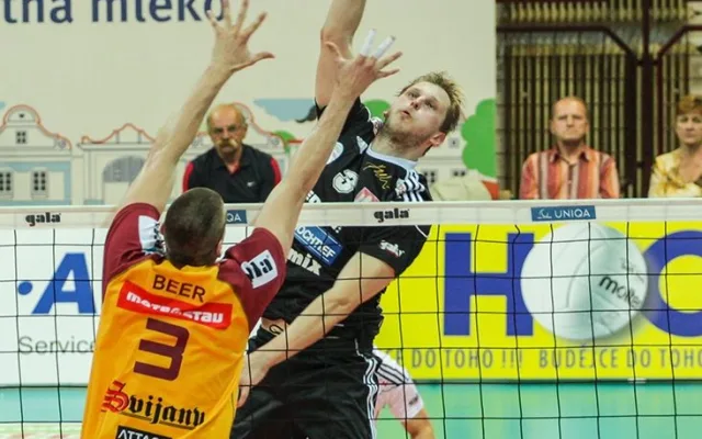 Smeč Radka Macha proti Markovi Beerovi