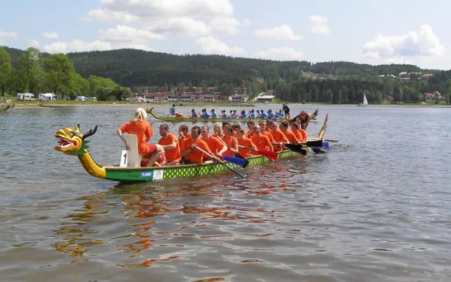 Závody dračích lodí na Lipně