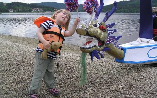 Závody dračích lodí na Lipně