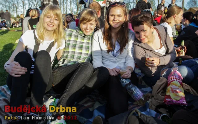 Na festival dorazilo mnoho krásných slečen