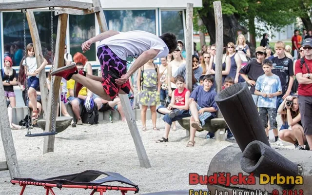 Freerunové představení Budweis jumpers