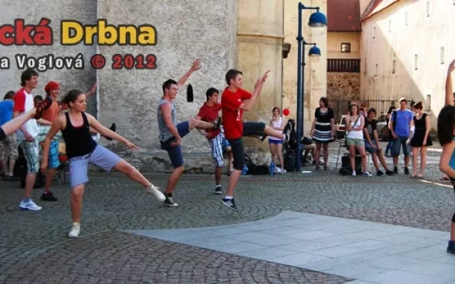 Cvičení na Piaristickém náměstí