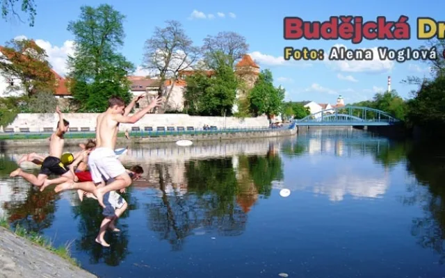 Kdo že chytí frisbee ze vzduchu ten...