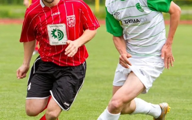 Prachatický Šicner (vlevo) v běžeckém souboji s Píšou