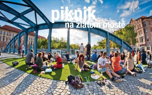 Piknik na Zlatém mostě při Budějovickém Majálesu 2012