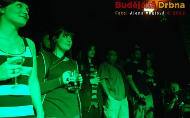 Příchozí diváci byli plně ponořeni do krásné hudby
