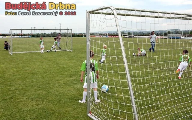 Malí fotbalisté Roudného si nové branky hned vyzkoušeli