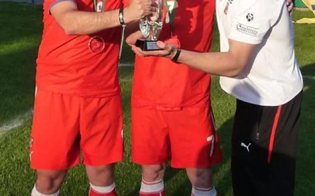 Trofej pro mistry, Tomáš Pintér vlevo