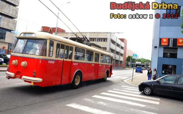 Po Budějcích na Den dětí jezdil starý trolejbus Škoda 9Tr a autobus Škoda 706 RTO