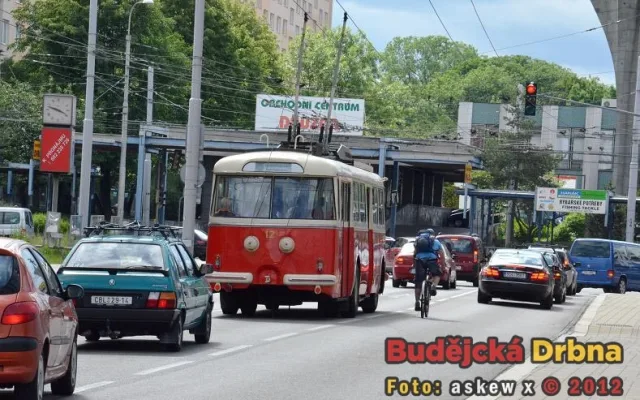 Po Budějcích na Den dětí jezdil starý trolejbus Škoda 9Tr a autobus Škoda 706 RTO