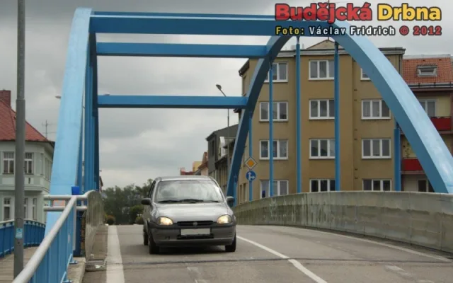 Po Modrém mostě opět můžou jezdit osobní automobily