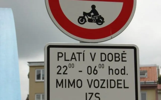 Po Modrém mostě opět můžou jezdit osobní automobily