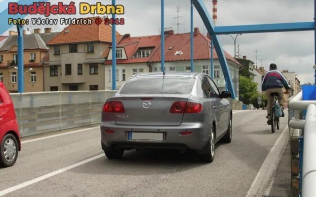 Po Modrém mostě opět můžou jezdit osobní automobily