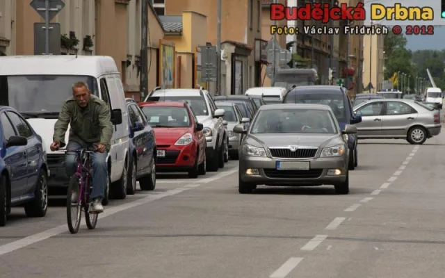 Po Modrém mostě opět můžou jezdit osobní automobily