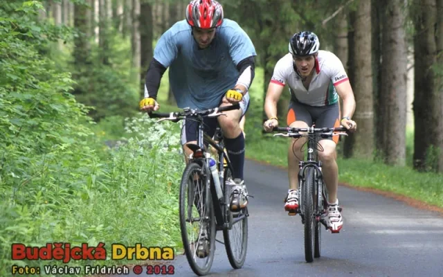 Pavel Kašpařík a za ním mladík Robin Soudek
