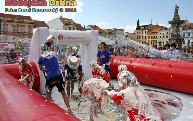 Velká Bobíkova bitva Evropy 2 mezi volejbalisty Jihostroje a vylosovanými fanoušky