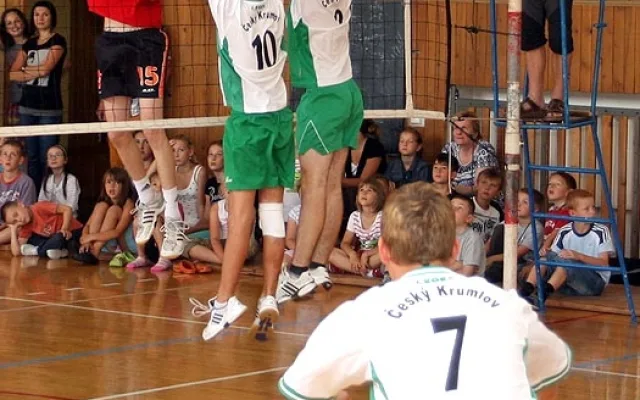 Smeč Petra Šulisty před krumlovský blok
