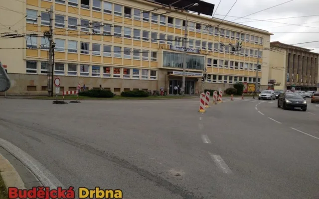 Křižovatka na Senovážném náměstí