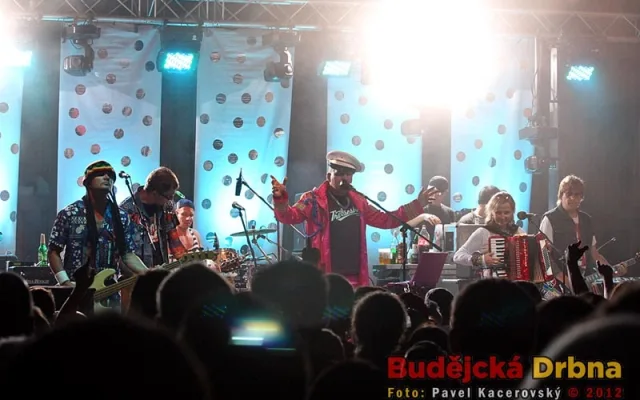 Tři sestry rozjíždí show na Holkově