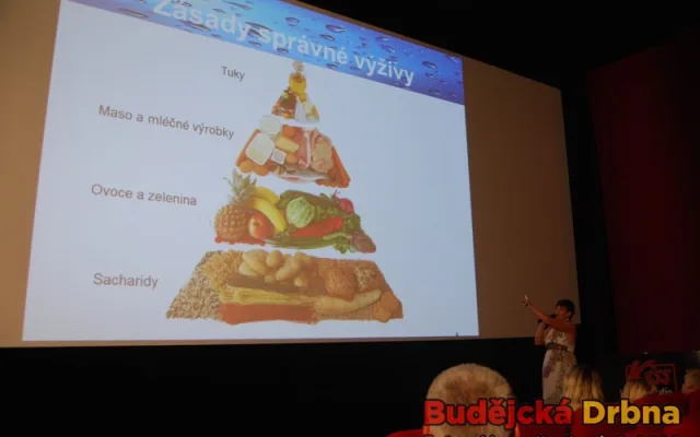 Při Věřině přednášce nechyběla ani klasická pyramida