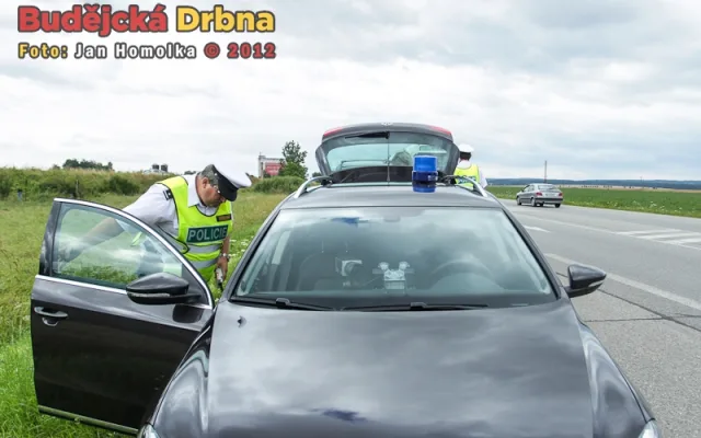 Pokutování za předjíždění na zákazu