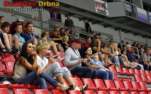 Na zápas mezi Jekatěrinburgem a Mladou Boleslaví se do Budvar Arény přišlo podívat kolem stovky diváků