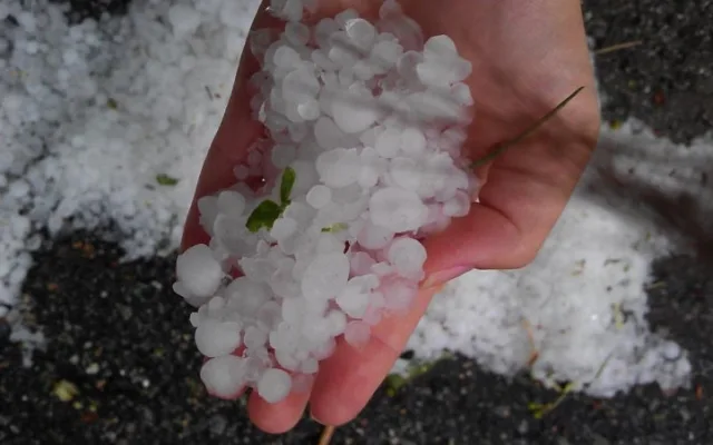 Kroupy někde dosahovaly průměru až tři centimetry. Foto Dádulinka
