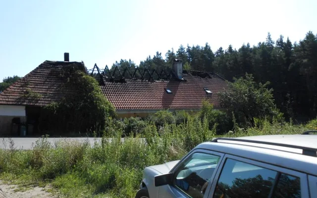 Obytná část Parku exotických zvířat Dvorec po požáru