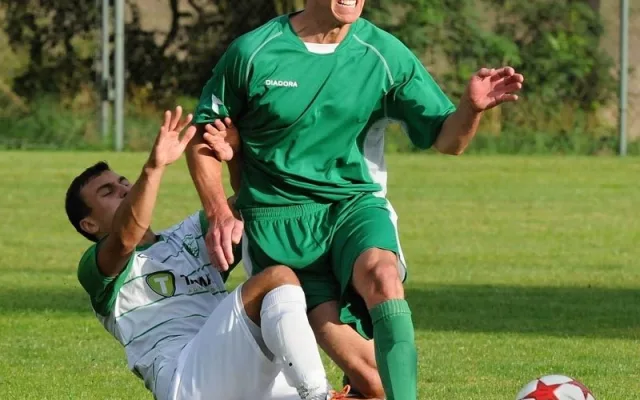 Fedorkiv zastavuje skluzem čížovského Rambouse (Čížová - Roudné 2:1)