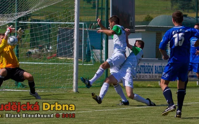 Jirkal proti střele Bardy (číslo 15, zády) čaroval