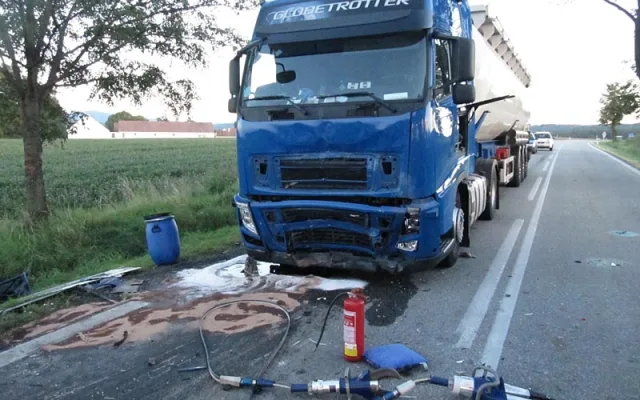 Při tragické nehodě mezi Velešínem a Netřebicemi zahynuli tři lidé