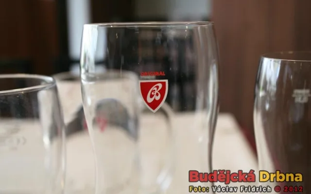 Nové sklo, do kterého se bude lít pivo od Budějovického Budvaru